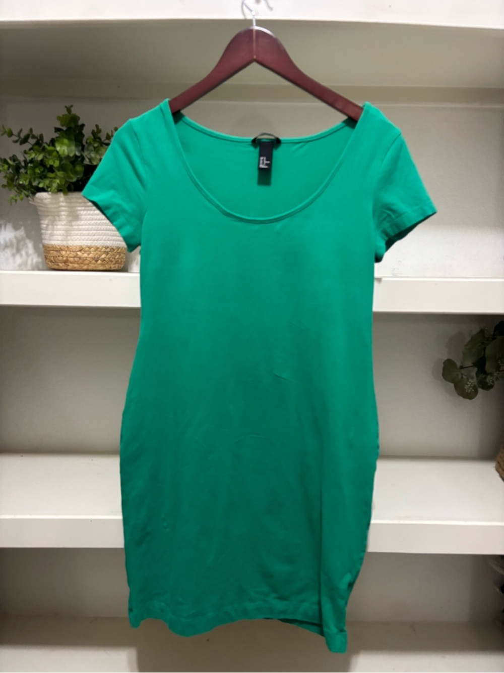 910 Women's Green Scoop Neck Stretch Top